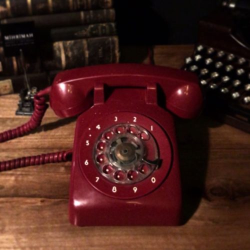 Kırmızı Renk Çevirmeli Telefon