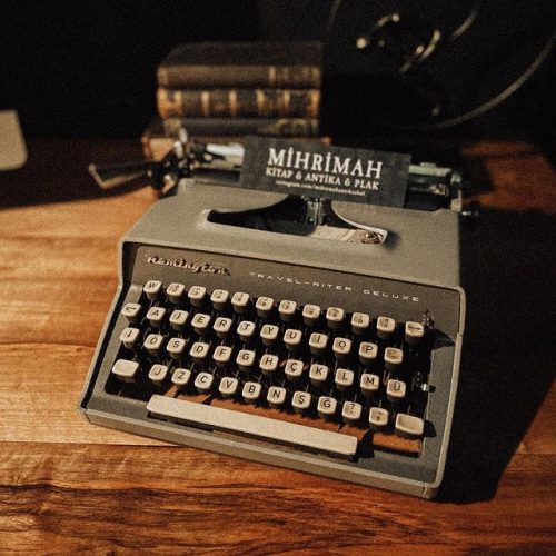 Remington Travel Riter Deluxe Daktilo