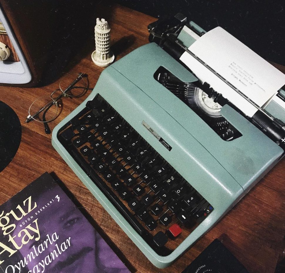 mavi-olivetti-daktilo